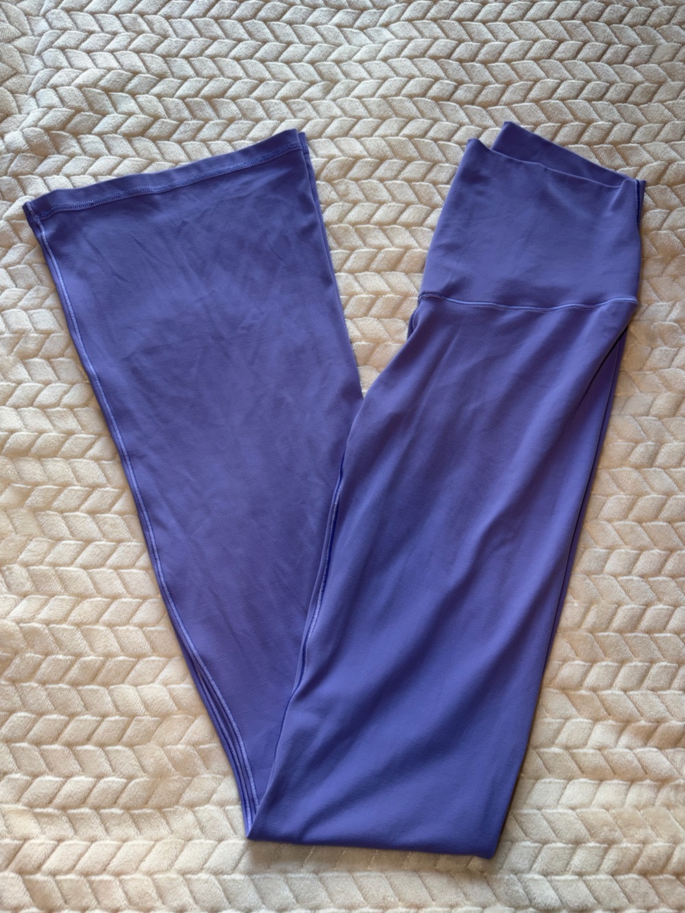 Offline by Aerie High-Rise Real Me Bootcut Leggings 
Lavender Size Medium